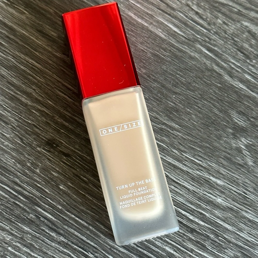 Nwt TURN UP THE BASE FULL BEAT LIQUID FOUNDATION light 50 nr. Holiday pick🎁